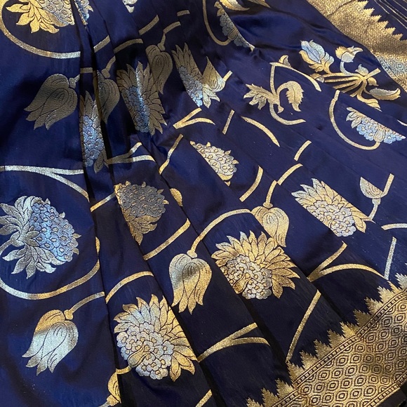 Party silk saree in blue - Picture 7 of 15